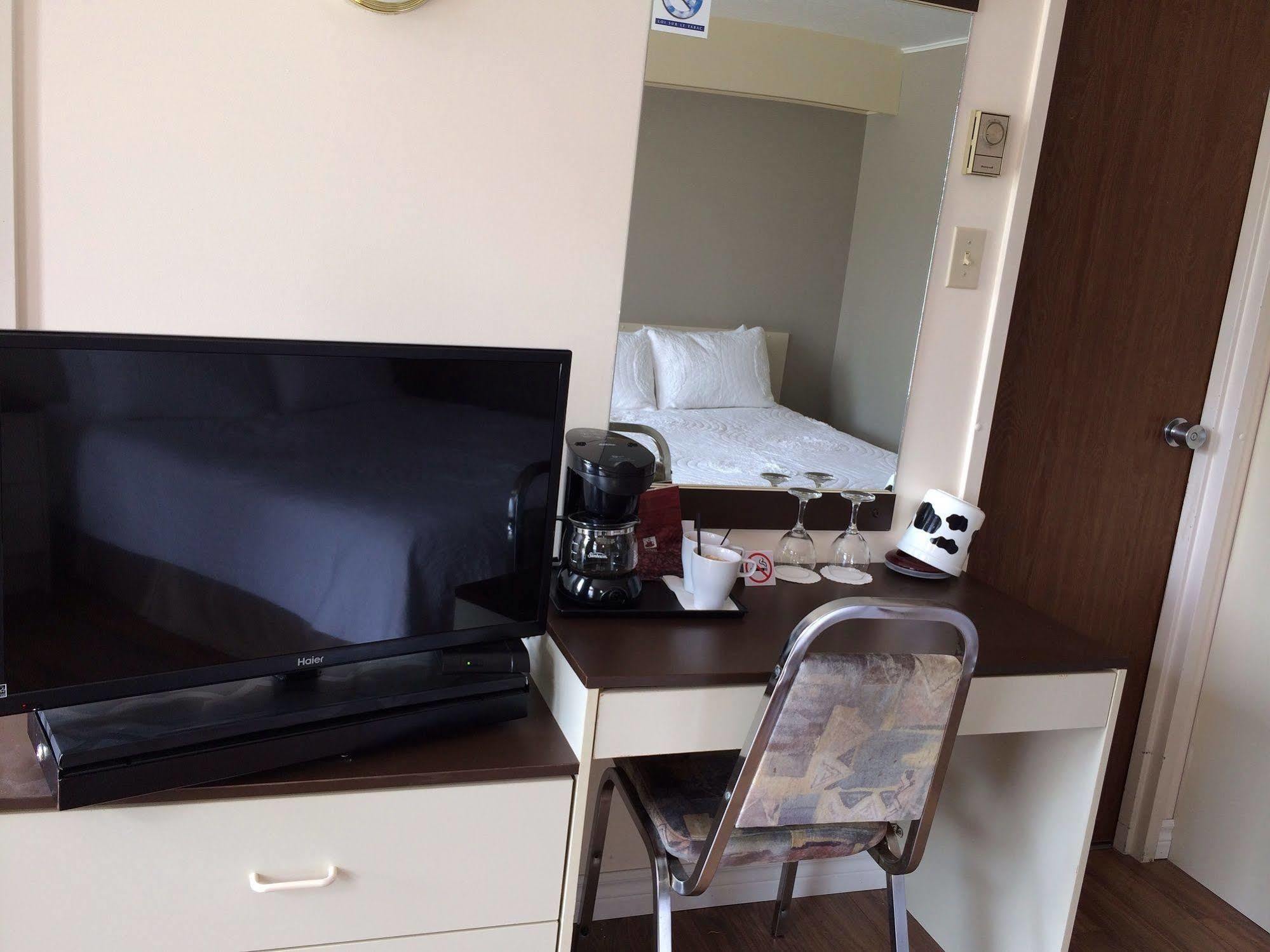 מגוג Motel De La Pente Douce מראה חיצוני תמונה